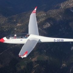 Flugwegposition um 15:17:30: Aufgenommen in der Nähe von Gemeinde Roßleithen, 4575, Österreich in 2645 Meter